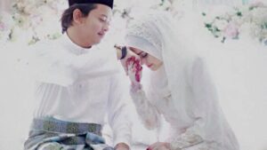 Anak-Lelaki-Perlu-Keluar-dari-Rumah-Mak-Ayah-Bila-Sudah-Berkhawin…